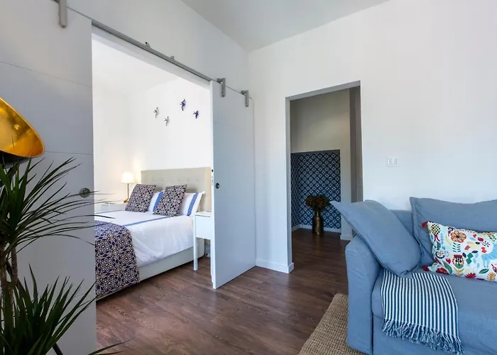 Amazing Downtown With Small Balcony With View Over The Castle Apartment Lisbon