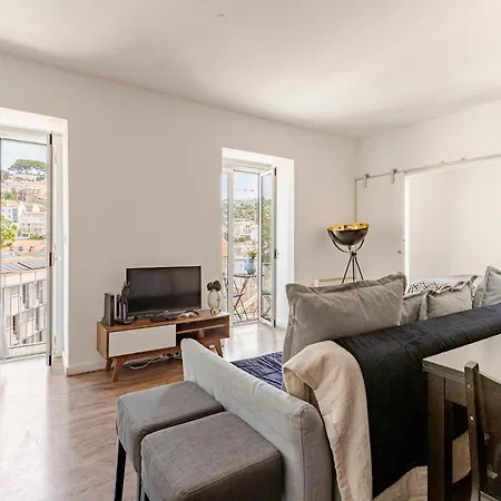Amazing Downtown With Small Balcony With View Over The Castle *