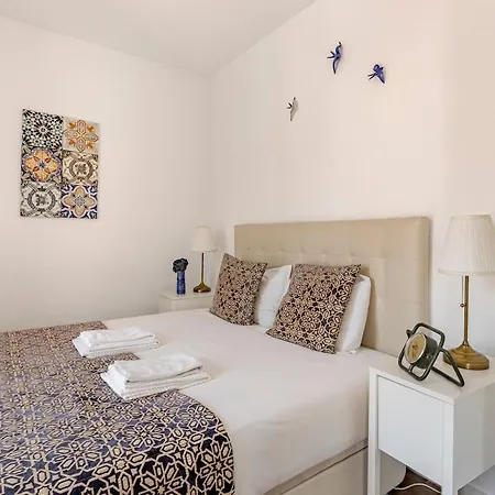 Amazing Downtown With Small Balcony With View Over The Castle Apartmán Lisboa