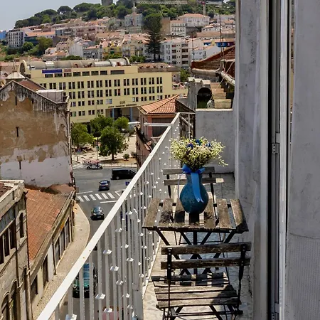 Amazing Downtown With Small Balcony With View Over The Castle