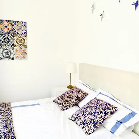 Amazing Downtown With Small Balcony With View Over The Castle * Lisboa