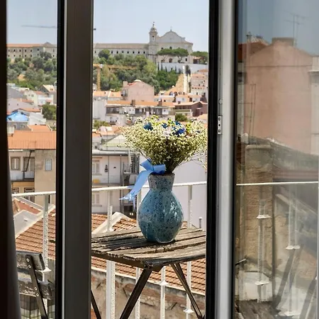 Amazing Downtown With Small Balcony With View Over The Castle *
