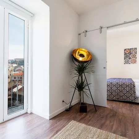 Amazing Downtown With Small Balcony With View Over The Castle * Lisboa
