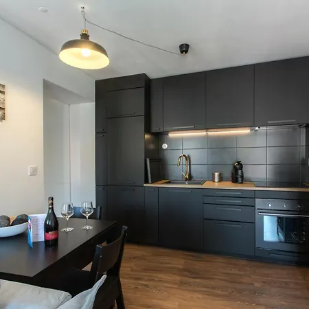 Amazing Downtown With Small Balcony With View Over The Castle * Lisbon