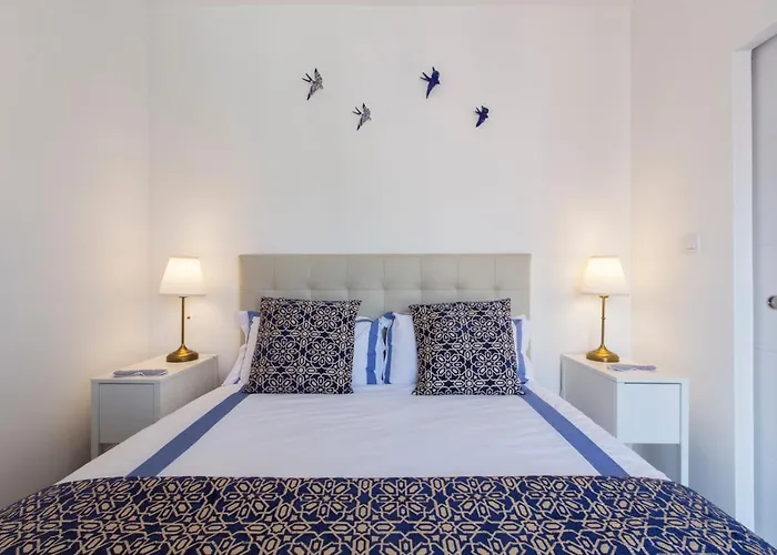 Апартаменты Amazing Downtown With Small Balcony With View Over The Castle