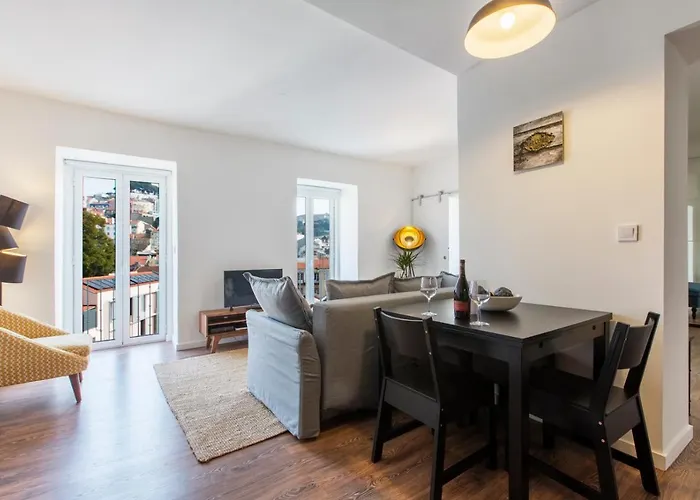 Amazing Downtown With Small Balcony With View Over The Castle * ליסבון