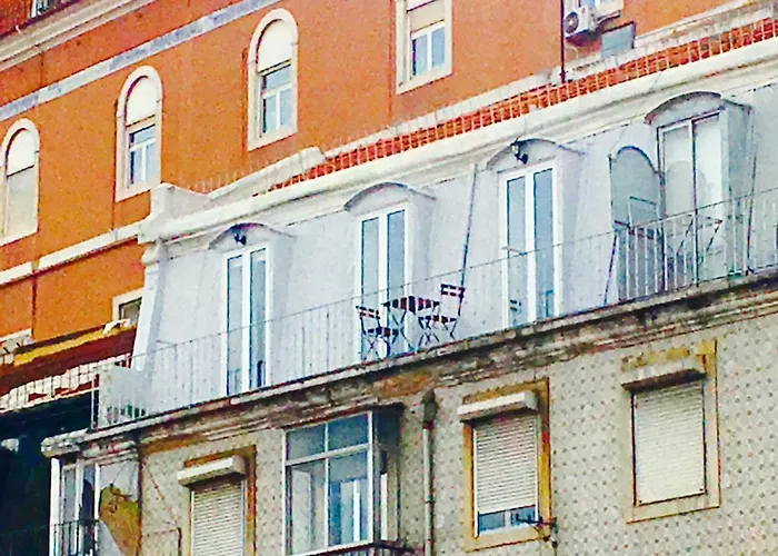 Amazing Downtown With Small Balcony With View Over The Castle *