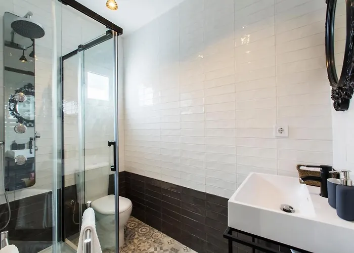 Amazing Downtown With Small Balcony With View Over The Castle Lejlighed *