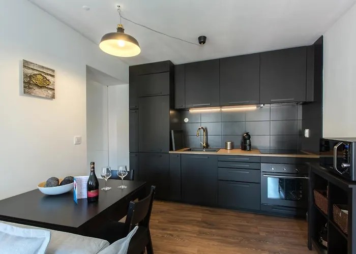 Amazing Downtown With Small Balcony With View Over The Castle * Lisboa