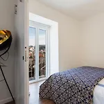 Amazing Downtown With Small Balcony With View Over The Castle شقة *