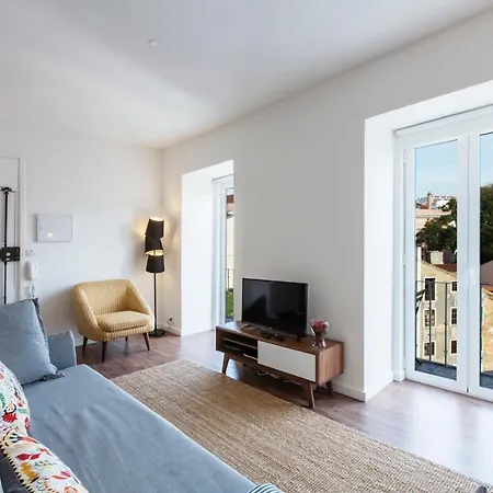 Amazing Downtown With Small Balcony With View Over The Castle * Lisboa